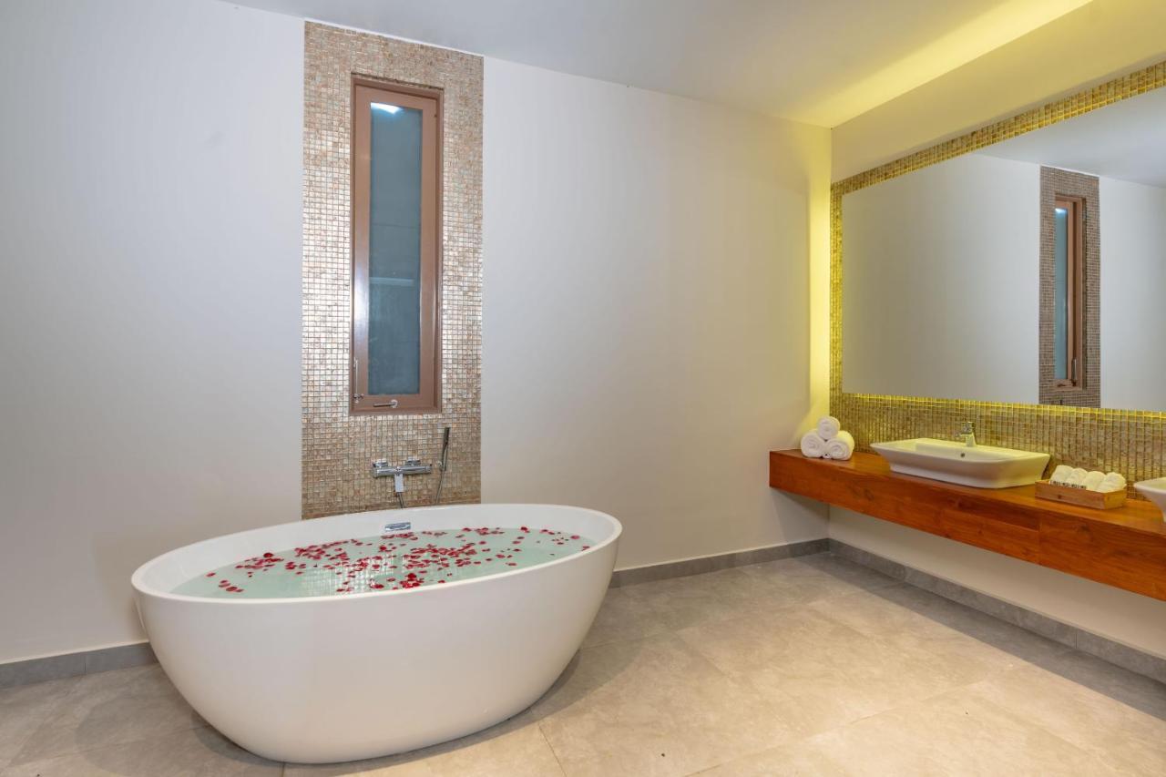 อโปรต้า วิลลาส์ อารูกัมเบย์ Hotel ภายนอก รูปภาพ